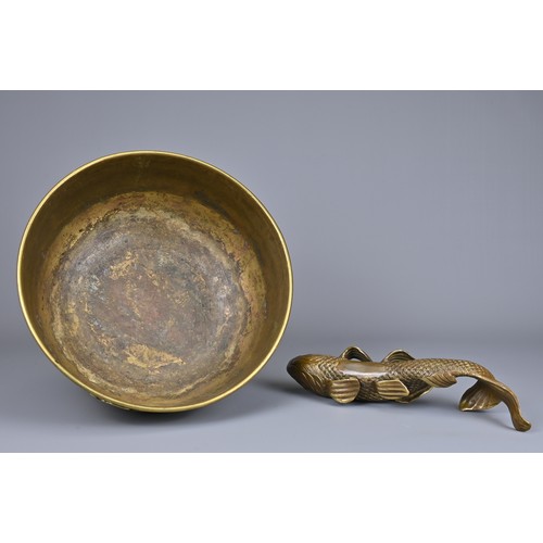 10 - TWO CHINESE / JAPANESE BRONZE ITEMS, EARLY 20TH CENTURY. To include a large rounded bowl with raised... 