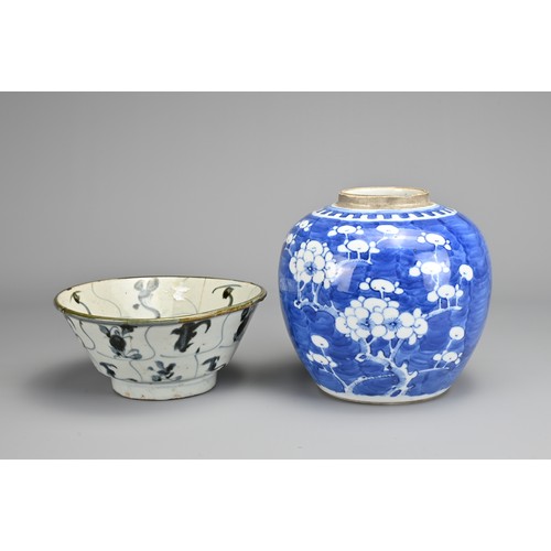 26 - A GROUP OF CHINESE PORCELAIN ITEMS, 19/20TH CENTURY. To include a blue and white prunus jar with fou... 