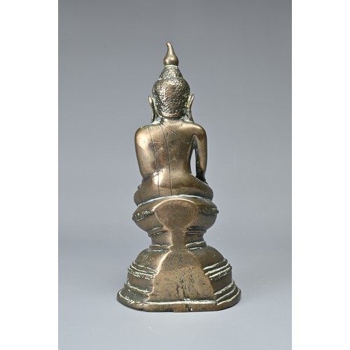 33 - A SOUTH EAST ASIAN BRONZE FIGURE OF DEITY, 19/20TH CENTURY. Seated on pedestal base. 17.5cm tall