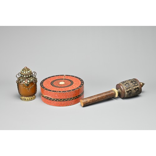 34 - THREE TIBETAN / BURMESE ITEMS, 19/20TH CENTURY. To include an agate bottle and cover mounted in gilt... 