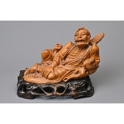 83 - A JAPANESE CARVED BOXWOOD FIGURE ON STAND, 19TH CENTURY. Well carved depicting a man wearing one rop... 