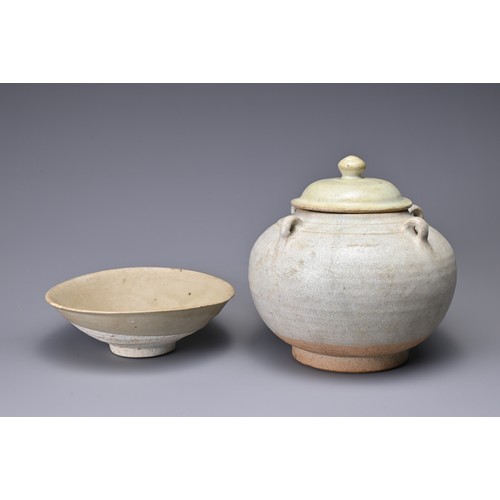 102 - A CHINESE / THAI POTTERY DISH AND JAR, SONG DYNASTY AND LATER. The greyish-green glazed bowl togethe... 