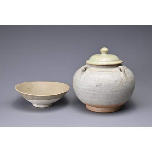 102 - A CHINESE / THAI POTTERY DISH AND JAR, SONG DYNASTY AND LATER. The greyish-green glazed bowl togethe... 