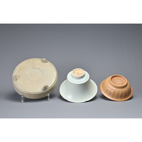 115 - THREE CHINESE CERAMIC ITEMS, SONG DYNASTY STLYE. To include a circular tripod brush washer with moul... 