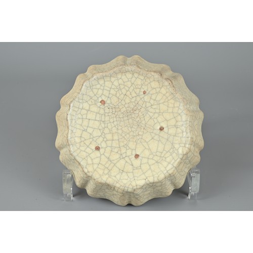 105 - A CHINESE GE YAO MALLOW SHAPED BRUSH WASHER. Potted with mallow shaped petals with five spur marks c... 