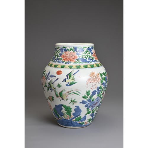 18 - A CHINESE WUCAI PORCELAIN JAR, QING DYNASTY 17TH CENTURY. Ovoid form with rounded shoulders leading ... 