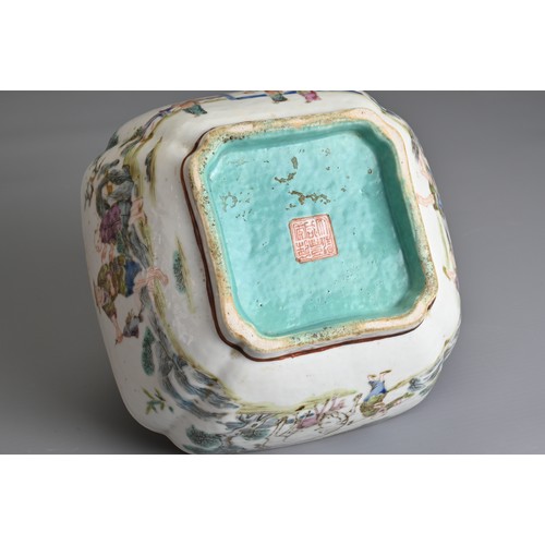 20 - A CHINESE FAMILLE ROSE PORCELAIN BOWL, XIANFENG 19TH CENTURY. Square lobed form decorated with vario... 