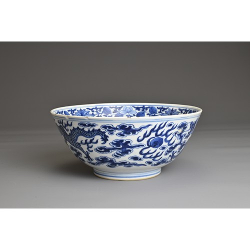 21 - A CHINESE BLUE AND WHITE PORCELAIN BOWL, 19TH CENTURY. Decorated to the exterior with two dragons am... 