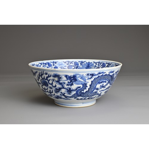 21 - A CHINESE BLUE AND WHITE PORCELAIN BOWL, 19TH CENTURY. Decorated to the exterior with two dragons am... 