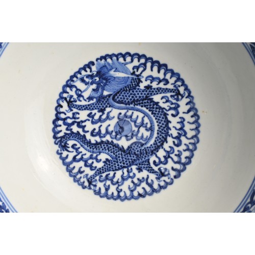 21 - A CHINESE BLUE AND WHITE PORCELAIN BOWL, 19TH CENTURY. Decorated to the exterior with two dragons am... 