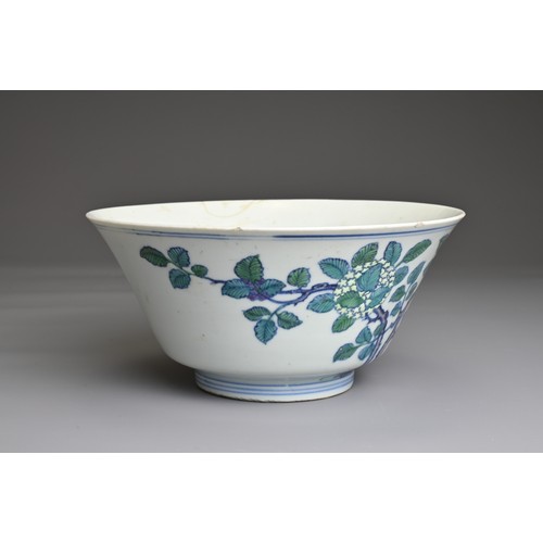 25 - A CHINESE DOUCAI PORCELAIN BOWL, LATE 18TH CENTURY.  With straight sides leading into a slightly fla... 