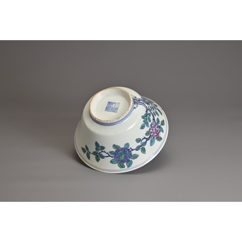 25 - A CHINESE DOUCAI PORCELAIN BOWL, LATE 18TH CENTURY.  With straight sides leading into a slightly fla... 