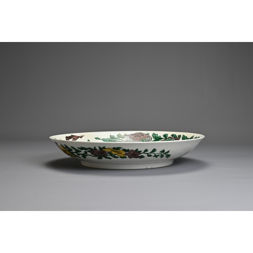 30 - A CHINESE BISCUIT ENAMELLED SANCAI PORCELAIN DISH, KANGXI MARK. Creamy white glazed porcelain body i... 