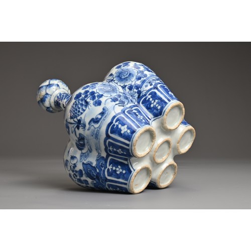 39 - A CHINESE BLUE AND WHITE PORCELAIN TULIP VASE, MID 19TH CENTURY. With five compartments around the b... 