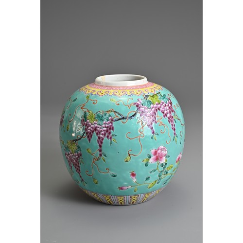 42 - A CHINESE DAYAZHAI TYPE TURQUOISE GROUND JAR, EARLY 20TH CENTURY. Decorated with bird amongst grape ... 