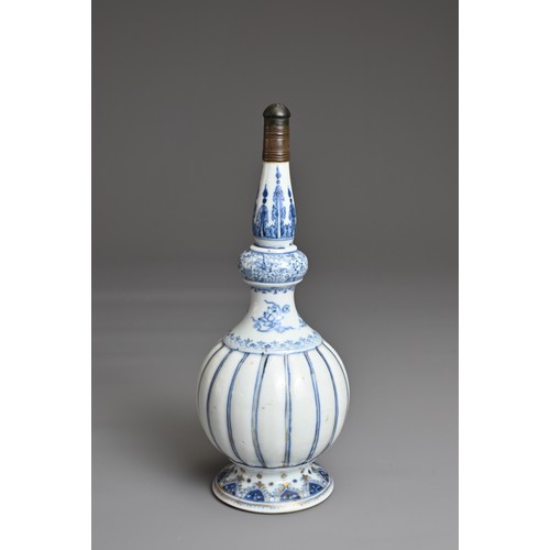 47 - A CHINESE BLUE AND WHITE PORCELAIN ROSEWATER SPRINKLER, KANGXI, 18TH CENTURY. For the Islamic market... 