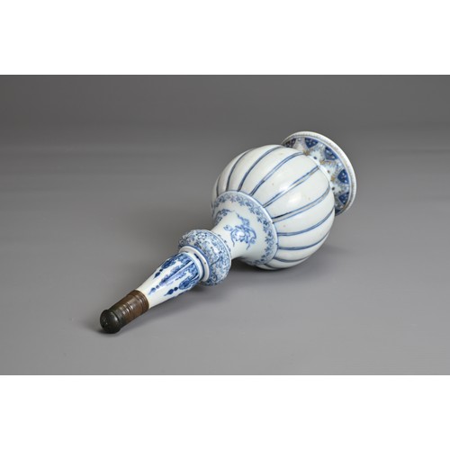 47 - A CHINESE BLUE AND WHITE PORCELAIN ROSEWATER SPRINKLER, KANGXI, 18TH CENTURY. For the Islamic market... 