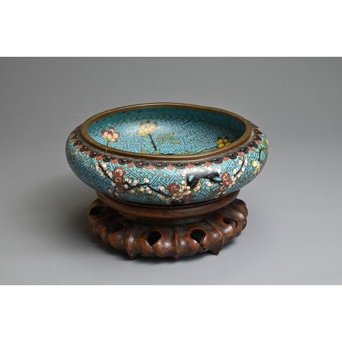 54 - A CHINESE CLOISONNE ENAMEL BOWL WITH WOODEN STAND, 19/20TH CENTURY. With rounded sides decorated wit... 