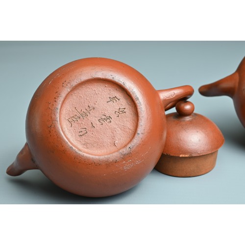 59 - A PAIR OF SMALL CHINESE YIXING POTTERY TEAPOTS, MENG CHENG MARK. Undecorated with inscribed poem to ... 