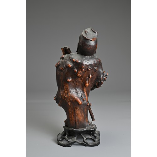 67 - A CHINESE ROOT CARVING OF IMMORTAL, 19/20TH CENTURY. The figure dressed in robes holding a separatel... 