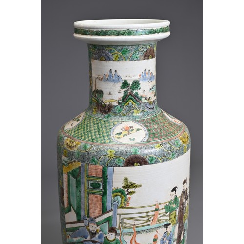 82 - A LARGE CHINESE FAMILLE VERTE PORCELAIN ROULEAU VASE, 19/20TH CENTURY. Decorated with various figure... 