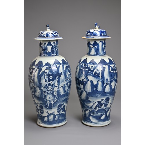 87 - A PAIR OF CHINESE BLUE AND WHITE PORCELAIN VASES AND COVERS, 19TH CENTURY. Decorated with battle sce... 