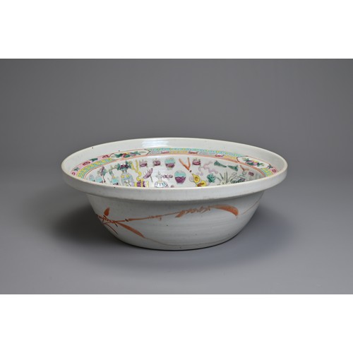 91 - A LARGE CHINESE FAMILLE ROSE ENAMELLED PORCELAIN BASIN, 19TH CENTURY. Rounded sides with a stepped r... 