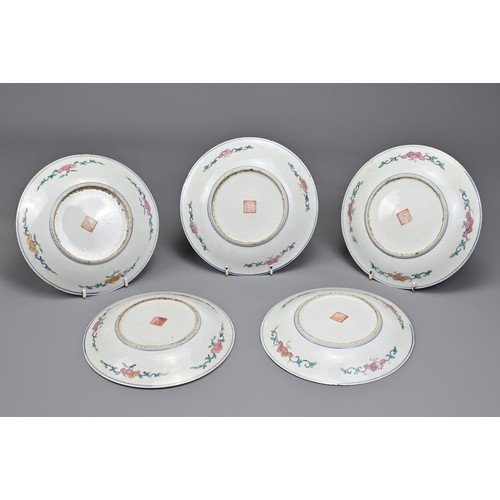 95 - A CHINESE FAMILLE ROSE PORCELAIN DINNER SERVICE, TONGZHI, 19TH CENTURY. Service for five persons com... 