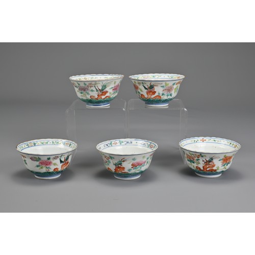 95 - A CHINESE FAMILLE ROSE PORCELAIN DINNER SERVICE, TONGZHI, 19TH CENTURY. Service for five persons com... 