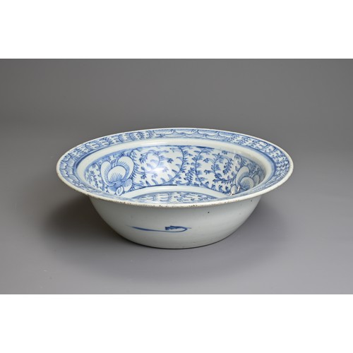 94 - A CHINESE BLUE AND WHITE PORCELAIN BASIN, 19TH CENTURY. Rounded body with everted rim decorated with... 