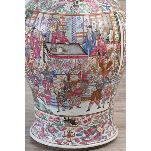 85 - A VERY LARGE CHINESE FAMILLE ROSE PORCELAIN VASE, 19TH CENTURY. Decorated with panels of warriors an... 