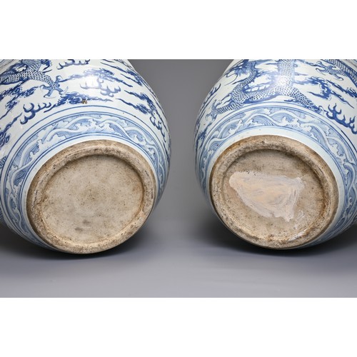 51 - A GOOD LARGE PAIR OF CHINESE BLUE AND WHITE PORCELAIN JARDINIÈRES, 19TH CENTURY. Heavily potted, dec... 