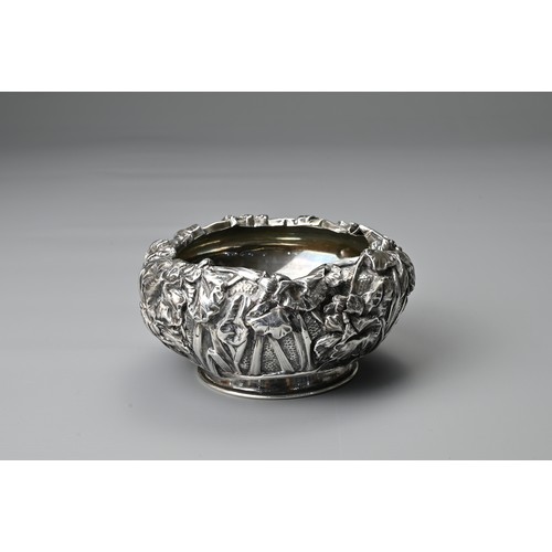 2 - A JAPANESE SILVER BOWL, EARLY 20TH CENTURY. Decorated with continuous deep repousse work of to the e... 