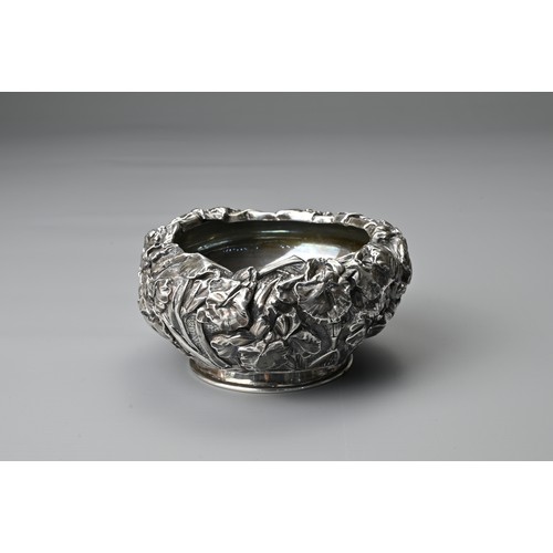 2 - A JAPANESE SILVER BOWL, EARLY 20TH CENTURY. Decorated with continuous deep repousse work of to the e... 