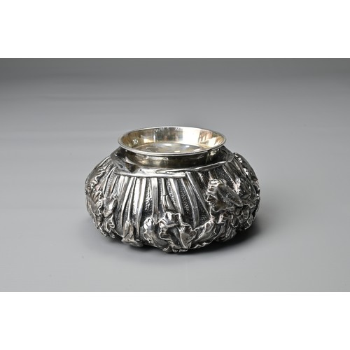 2 - A JAPANESE SILVER BOWL, EARLY 20TH CENTURY. Decorated with continuous deep repousse work of to the e... 