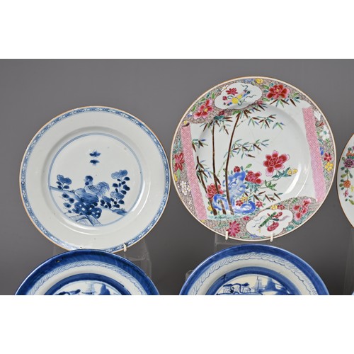 29 - A GROUP OF CHINESE PORCELAIN DISHES, 18/19TH CENTURY. To include three matching blue and white dishe... 