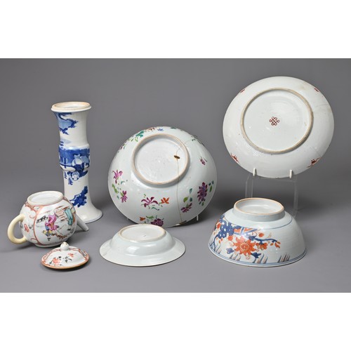 33 - A GROUP OF CHINESE PORCELAIN ITEMS, 18/19TH CENTURY. To include a two bowls, two dishes, a teapot an... 