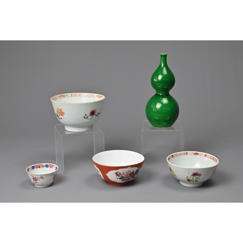 34 - A GROUP OF CHINESE PORCELAIN ITEMS, 18TH CENTURY AND LATER. To include a green glazed double gourd v... 