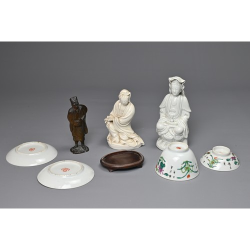 35 - A GROUP OF CHINESE CERAMIC ITEMS, 19/20TH CENTURY. To include two white glazed porcelain figures of ... 