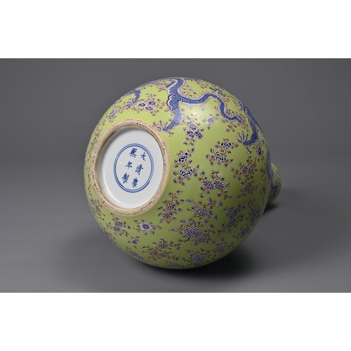 47 - A CHINESE LIME GREEN GROUND TIANQIUPING, KANGXI MARK, 20TH CENTURY. Globular body leading into a tal... 