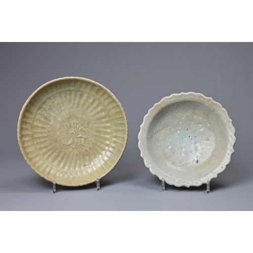 63 - TWO CHINESE CELADON GLAZED POTTERY BOWLS, YUAN / MING DYNASTY. Each heavily potted to include a brac... 