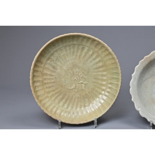 63 - TWO CHINESE CELADON GLAZED POTTERY BOWLS, YUAN / MING DYNASTY. Each heavily potted to include a brac... 