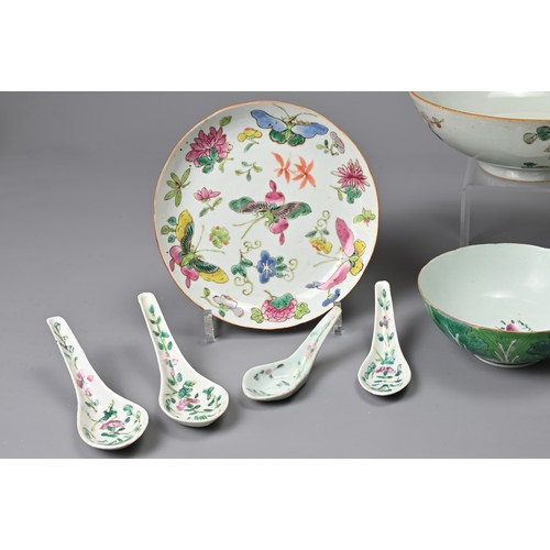 66 - A GROUP OF CHINESE PORCELAIN ITEMS, 19/20TH CENTURY. To include a pair of famille rose enamelled but... 