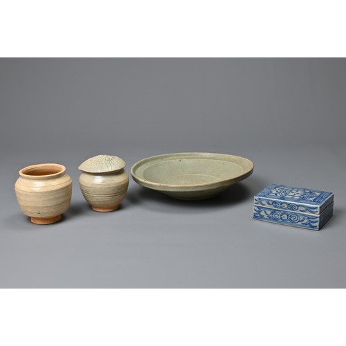 70 - A GROUP OF CHINESE CERAMIC ITEMS, SONG DYNASTY AND LATER. To include a Yuan dynasty Longquan celadon... 