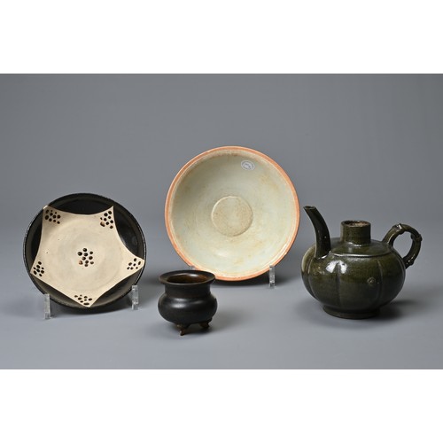 71 - A GROUP OF CHINESE CERAMIC ITEMS, SONG DYNASTY AND LATER. To include a Qingbai ware pottery bowl wit... 