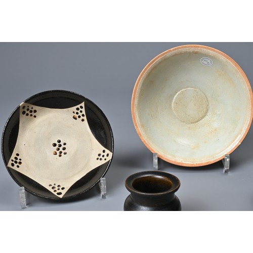 71 - A GROUP OF CHINESE CERAMIC ITEMS, SONG DYNASTY AND LATER. To include a Qingbai ware pottery bowl wit... 