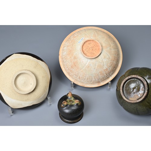 71 - A GROUP OF CHINESE CERAMIC ITEMS, SONG DYNASTY AND LATER. To include a Qingbai ware pottery bowl wit... 