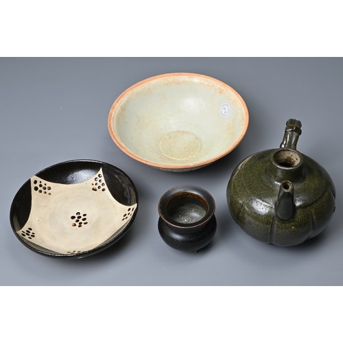 71 - A GROUP OF CHINESE CERAMIC ITEMS, SONG DYNASTY AND LATER. To include a Qingbai ware pottery bowl wit... 