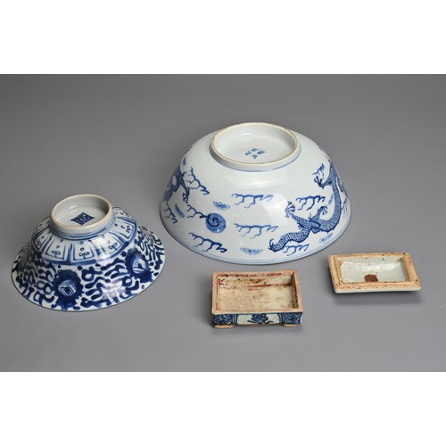 7 - THREE CHINESE BLUE AND WHITE PORCELAIN ITEMS, 19/20TH CENTURY. To include a dragon bowl with four ch... 