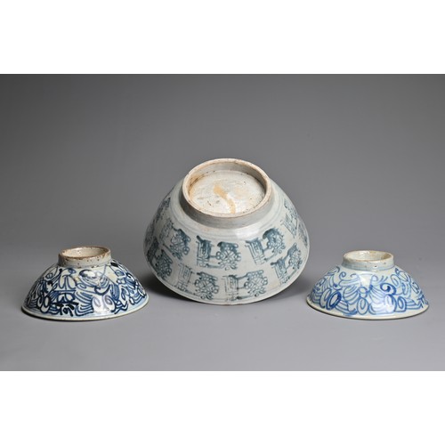 21 - THREE CHINESE BLUE AND WHITE PORCELAIN BOWLS, 18/19TH CENTURY. To include a large bowl decorated wit... 